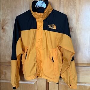 North Face Men’s Water Repellent Jacket. Lightweight Material. Size S, Gold